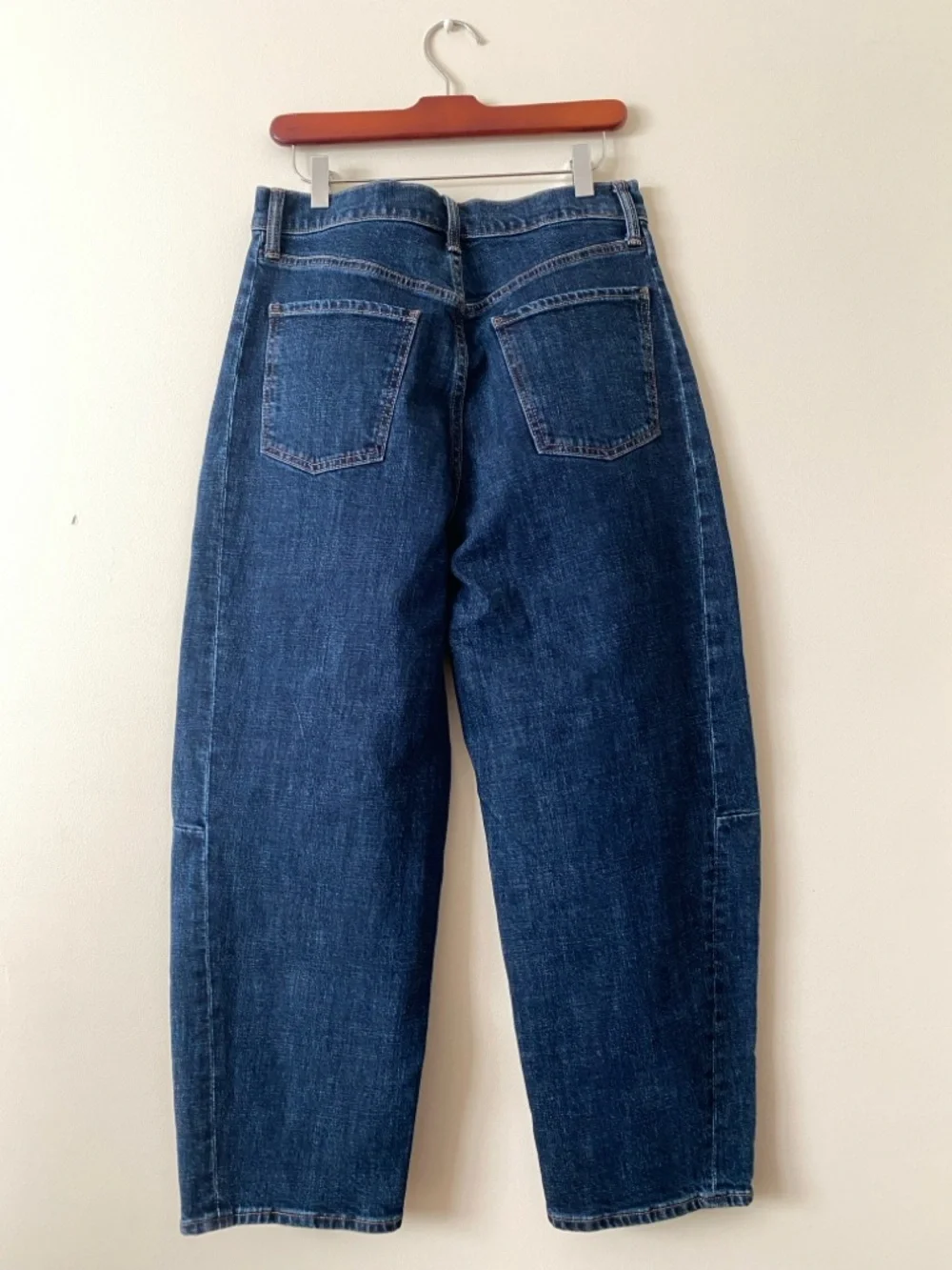 Old Navy Evie High Rise Barrel Leg Dark Wash Trending Jeans Size 8 - Picture 2 of 16